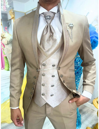 TRAJE EN BEIGE CON ESTAMPADO REF. 428