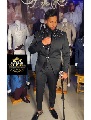 TRAJE NEGRO CON PEDRERIA REF 1278